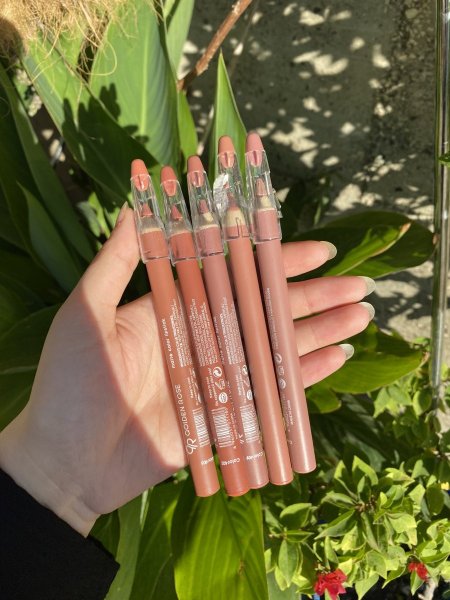 ليب لاينر lip liner